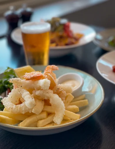 Lemon Pepper Calamari & Tiger Prawns garden salad, steak chips, aioli, lemon (gf)